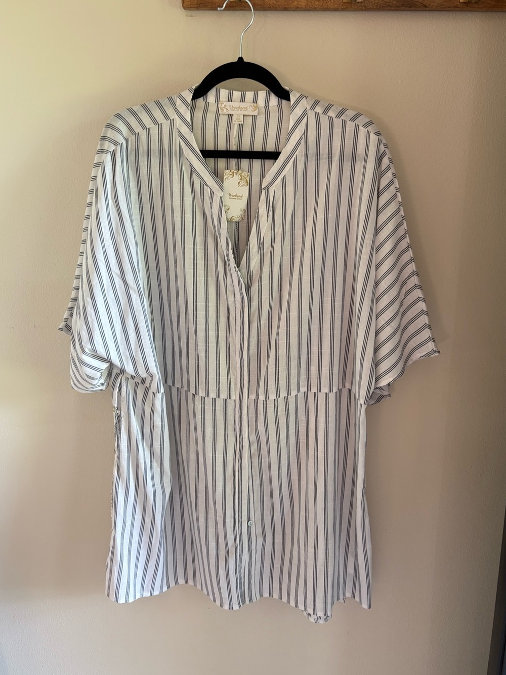 Suzanne Betro White and Gray Vertical Stripe Short-Sleeve Button-Down